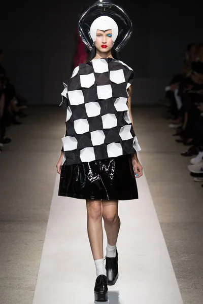 Look 12